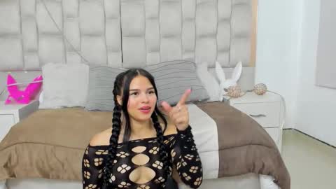 Amy Cortes online show from November 29, 2025, 7:39 pm