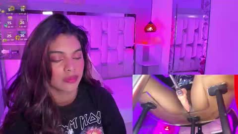 amyevan_ online show from November 13, 2025, 9:36 pm