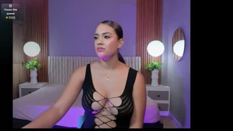 amyjohnsonn online show from December 15, 2025, 1:26 pm