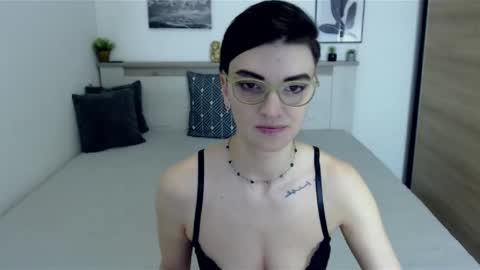 Snapshot of amylexy chatting on January 22, 2025, 9:35 am Hi there guys  My pleasure in your hands  pvt is open online show from January 22, 2025, 9:35 am