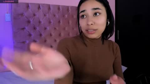 Snapshot of amyolimpo chatting on February 16, 2025, 1:36 am Amy ... Nice to meet u thumb up me please its important online show from February 16, 2025, 1:36 am