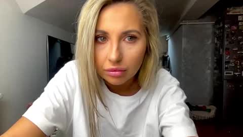 amyroberta92 online show from December 15, 2025, 7:45 am