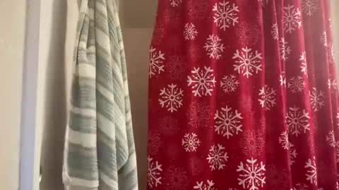 Amy Smilez online show from December 15, 2025, 4:11 pm