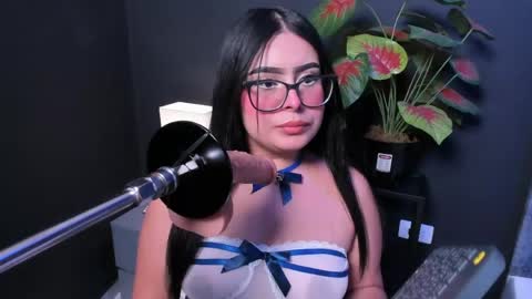 amywhitte_ online show from April 16, 2026, 3:51 am