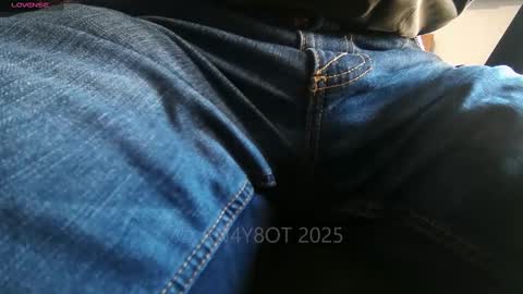 Snapshot of an4y8ot chatting on January 30, 2025, 12:27 pm A online show from January 30, 2025, 12:27 pm