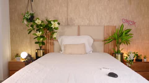 Ana  online show from December 20, 2025, 3:35 am