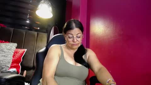 Snapshot of ana_mature_ chatting on February 27, 2025, 7:47 pm Ana online show from February 27, 2025, 7:47 pm