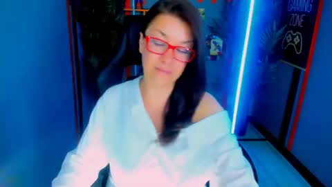 Snapshot of ana_mills chatting on June 12, 2026, 10:19 pm Ana online show from June 12, 2026, 10:19 pm