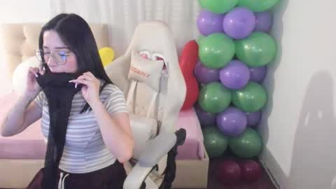 Snapshot of ana_ruuh chatting on October 22, 2025, 9:25 pm Im anna but you can call me as you want online show from October 22, 2025, 9:25 pm