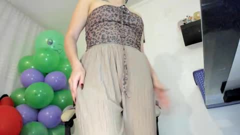 Snapshot of ana_ruuh chatting on October 27, 2025, 10:47 pm Im anna but you can call me as you want online show from October 27, 2025, 10:47 pm