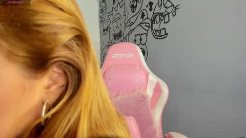 Snapshot of ana_star_ chatting on January 9, 2026, 11:06 pm ana_star_ online show from January 9, 2026, 11:06 pm