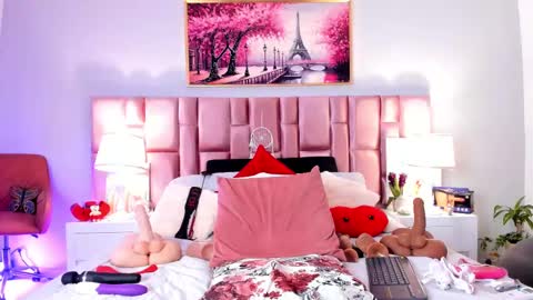 anaa_bellaa online show from October 3, 2025, 1:41 pm