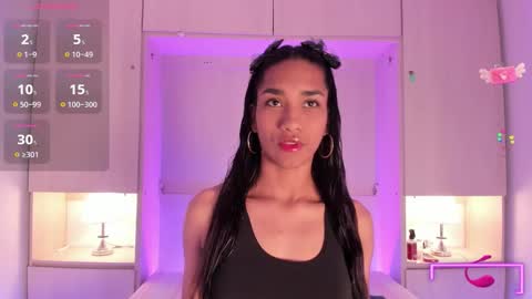 anaacollins_ online show from November 15, 2025, 11:40 am