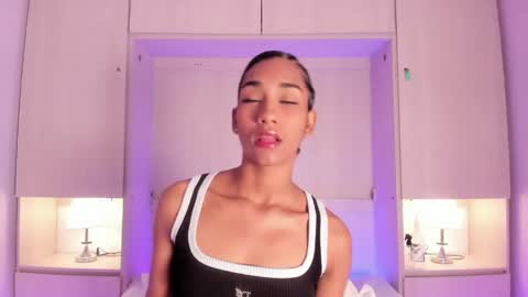 anaacollins_ online show from May 14, 2026, 11:39 am