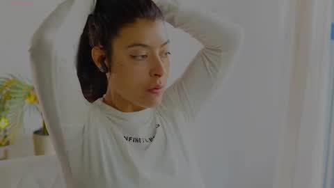 Snapshot of anabelcurvy chatting on April 15, 2026, 9:05 am anabelcurvy online show from April 15, 2026, 9:05 am