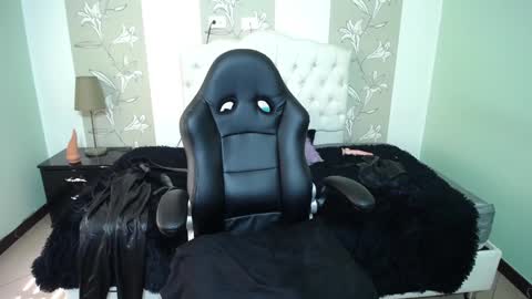 Anabella online show from January 17, 2025, 2:39 pm