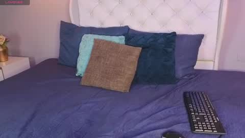 anabloom_ online show from May 11, 2026, 7:11 pm