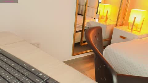 Snapshot of anahi_maite chatting on November 9, 2025, 7:34 pm Anahi online show from November 9, 2025, 7:34 pm