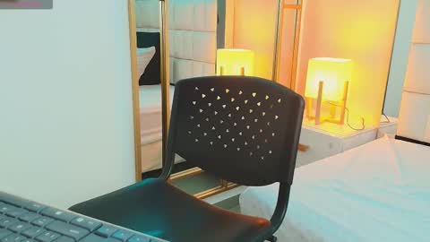 Snapshot of anahi_maite chatting on November 19, 2025, 7:47 pm Anahi online show from November 19, 2025, 7:47 pm