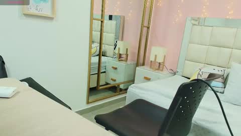 Snapshot of anahi_maite chatting on November 23, 2025, 8:30 pm Anahi online show from November 23, 2025, 8:30 pm