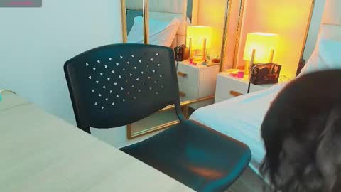 Snapshot of anahi_maite chatting on November 27, 2025, 8:11 pm Anahi online show from November 27, 2025, 8:11 pm