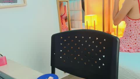 Snapshot of anahi_maite chatting on December 13, 2025, 7:53 pm Anahi online show from December 13, 2025, 7:53 pm