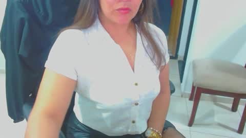 Snapshot of anaids_dam chatting on December 19, 2024, 12:02 am anaids online show from December 19, 2024, 12:02 am