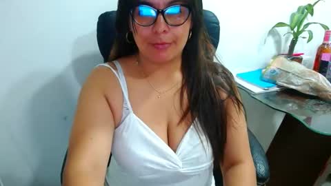 Snapshot of anaids_dam chatting on December 25, 2024, 7:24 am anaids online show from December 25, 2024, 7:24 am