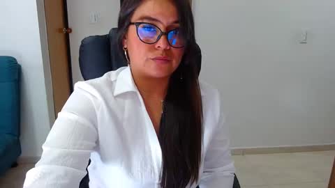Snapshot of anaids_dam chatting on March 8, 2025, 5:01 pm anaids online show from March 8, 2025, 5:01 pm