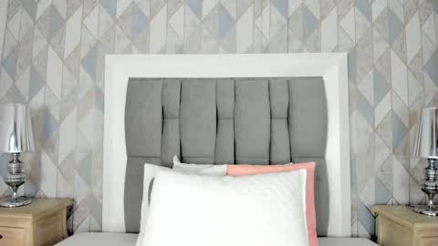   online show from November 18, 2025, 11:36 am