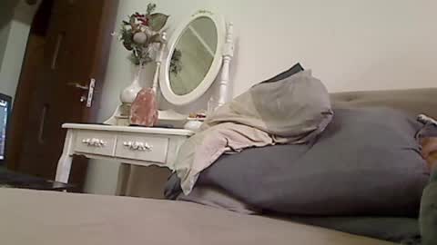 anaiserebel online show from February 8, 2025, 7:04 am