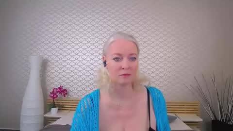 Snapshot of anaisjanson chatting on November 18, 2025, 5:01 am Anais Janson online show from November 18, 2025, 5:01 am