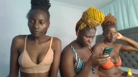 Snapshot of analeia_ chatting on January 22, 2025, 1:53 am Analeia online show from January 22, 2025, 1:53 am