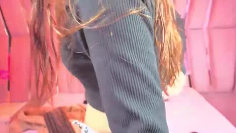 Snapshot of anales_deep_69 chatting on January 6, 2026, 12:31 pm AbbyAndAntonela online show from January 6, 2026, 12:31 pm