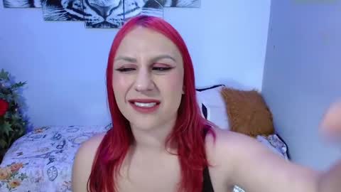 Snapshot of analia_01 chatting on February 15, 2025, 10:44 am Analia online show from February 15, 2025, 10:44 am