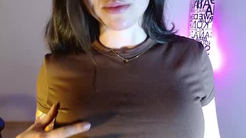 Snapshot of anarosse__ chatting on November 14, 2025, 11:46 pm ana 3 online show from November 14, 2025, 11:46 pm