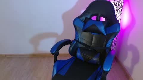 Snapshot of anarosse__ chatting on December 16, 2025, 12:26 am ana 3 online show from December 16, 2025, 12:26 am