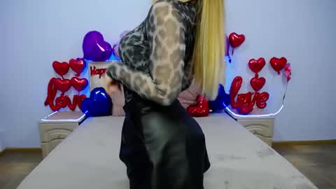 anastacyyellig online show from February 3, 2025, 8:35 pm