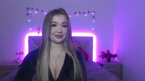 anastacyyellig online show from April 13, 2026, 9:42 pm