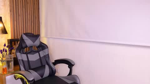 Snapshot of anastasia_steelegb chatting on December 22, 2025, 12:24 pm Mia online show from December 22, 2025, 12:24 pm