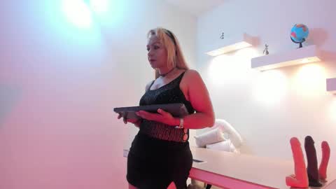 Snapshot of anastasiataylor_ chatting on October 6, 2025, 3:26 am Ana 3 online show from October 6, 2025, 3:26 am