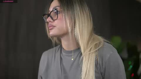 AnastasyaNoir online show from November 17, 2025, 6:19 am