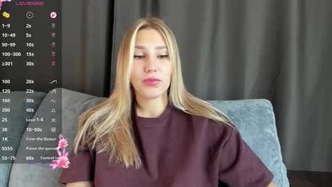 Snapshot of and1sa chatting on October 22, 2025, 8:47 am Andisa online show from October 22, 2025, 8:47 am