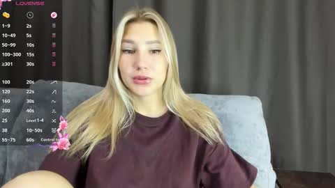 Snapshot of and1sa chatting on October 27, 2025, 8:40 am Andisa online show from October 27, 2025, 8:40 am