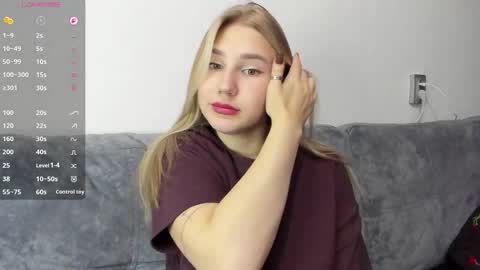 Snapshot of and1sa chatting on December 15, 2025, 11:36 am Andisa online show from December 15, 2025, 11:36 am