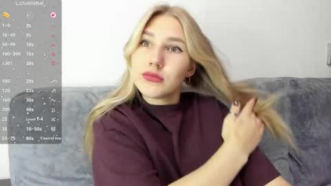 Snapshot of and1sa chatting on December 17, 2025, 11:38 am Andisa online show from December 17, 2025, 11:38 am