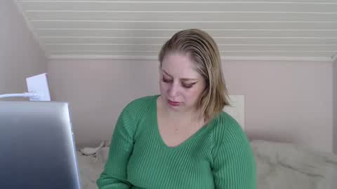 Snapshot of andorphina chatting on February 4, 2025, 10:10 am Andorphin online show from February 4, 2025, 10:10 am