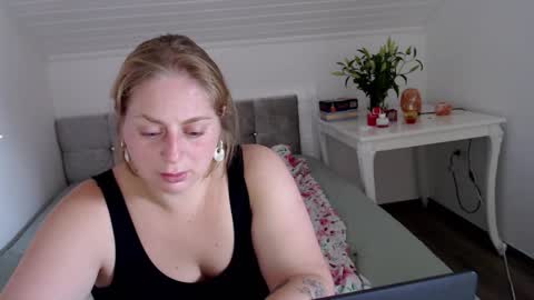 Snapshot of andorphina chatting on September 27, 2025, 9:36 am Andorphin online show from September 27, 2025, 9:36 am