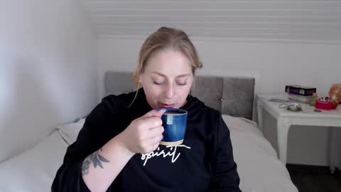 Snapshot of andorphina chatting on October 9, 2025, 9:29 am Andorphin online show from October 9, 2025, 9:29 am