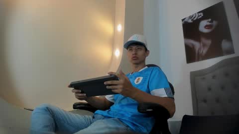 Snapshot of andre_blow chatting on October 27, 2025, 3:05 pm Andre Blow online show from October 27, 2025, 3:05 pm